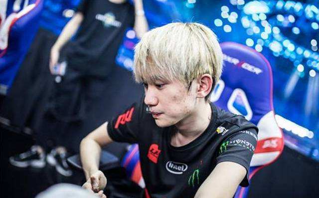 今年季后赛，无脑选黄色？